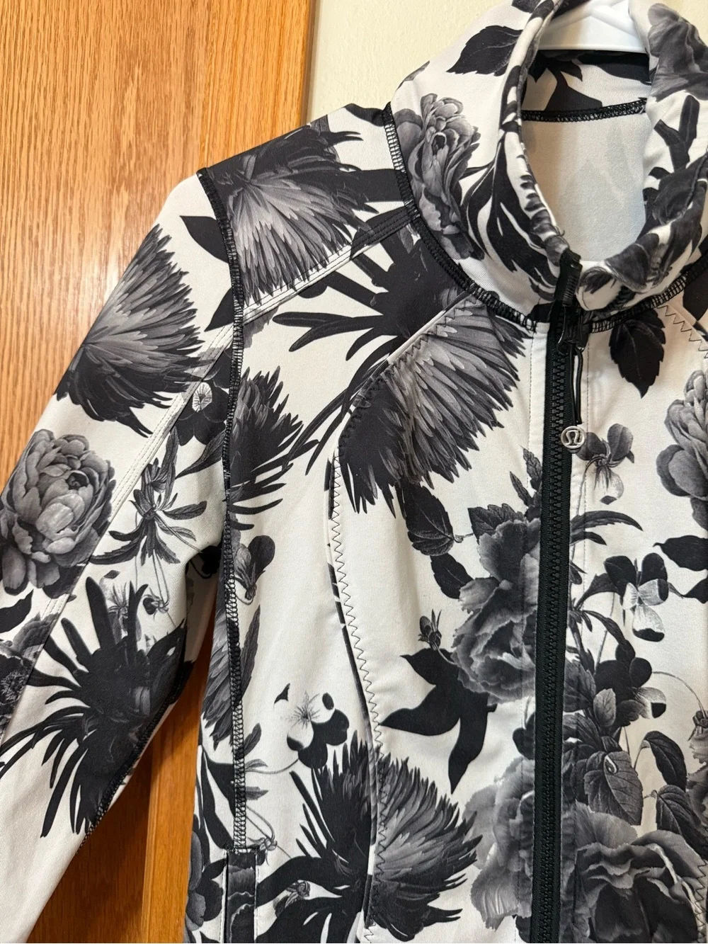 Lululemon Calm & Cozy Brisk Bloom Floral Define Black White Full Zip Jacket Sz 6